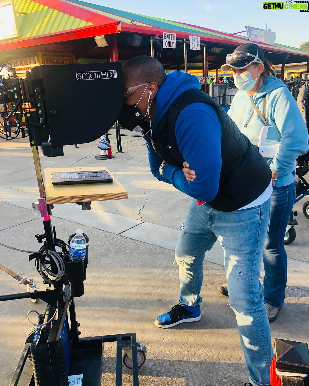 Jessica Biel Instagram - Shout out to @danlwillis who directed tonight’s episode of @cruelsummer!! This is one of my FAVORITE episodes and I can’t wait to hear what you guys think of his stellar work.
