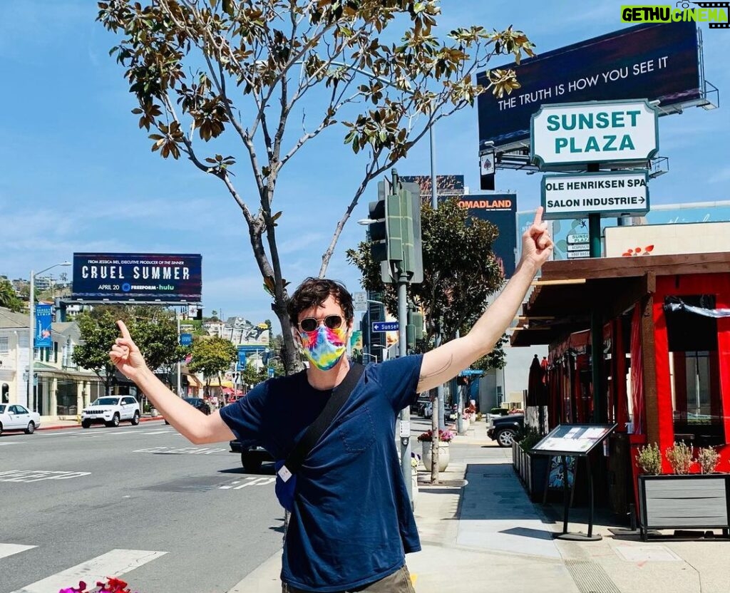 Jessica Biel Instagram - Spotted on Sunset: @CruelSummer and @blakeleeblake 👏🏻 Counting down to April 20th - the show is coming to @Freeform @Hulu!!
