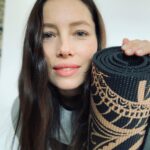Jessica Biel Instagram - My 2020 favorites for @gaiam are officially on @amazon. Tiny reminder: keep up those New Year’s resolutions, love your body and stay active ❤️💪🏼 Link up 🔝