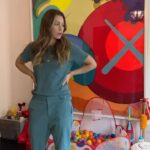 Jessica Biel Instagram - ME VS. THE BALL PIT… Me: 1! Ball pit: 1 million gagillion. 💛@kinderfarms