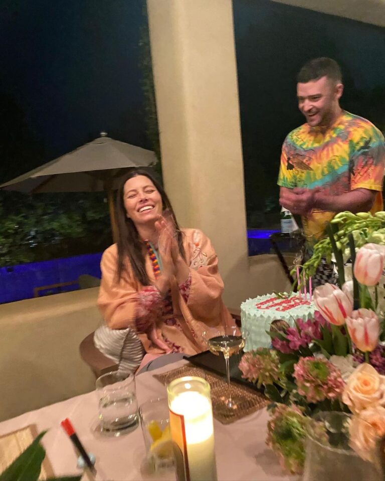 Jessica Biel Instagram - Celebrating my birthday in style... and by that I mean, in pajamas. I made Justin PROMISE not to sing Happy Birthday to me, so he improvised. Sorry you can’t hear it, but I’m still laughing 😂. Thank you, you wonderful human, for really listening to me, and for throwing my kinda party. And thank YOU ALL for the birthday wishes. Feeling the love.