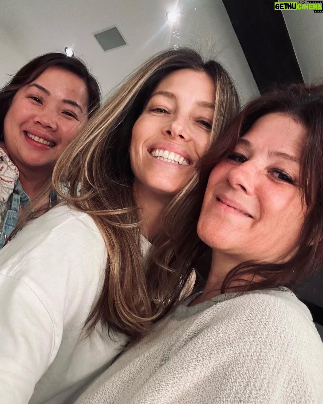 Jessica Biel Instagram - Shout out to my team for cleaning me up for the @cruelsummer premiere last night! Sooo proud of this sweet cast. Stream new episodes starting Monday June 5