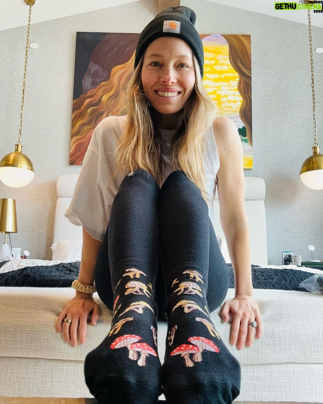 Jessica Biel Instagram - For #WorldDownSyndromeDay this year, I’m wearing FUN SOCKS to support my amazing niece @lovelyzayab and to celebrate the whole incredible community 🌞 Post yours to send love to our friends and family all over the world 🧦❤️