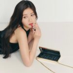 Jessica Chan Yee Chun Instagram – Get ready for the Christmas season! Pamper yourself or your loved ones with the 2-in-1 makeup clutch from @DiorBeauty ✨

This season, Dior presents the new Rouge Dior Makeup Clutch with the signature lipstick in 4 shades including the iconic red 999, all in a stylish golden case. Carry it over the shoulder or flaunt it in hand for the upcoming Christmas party!

#DiorHoliday #DreamInDior @DiorBeautyLovers #DiorBeautyLovers
