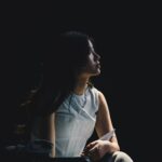 Jessica Chan Yee Chun Instagram - 有嚴重拖延症的我，本來打算在完了舞台劇的翌日用一篇長文抒發下感受，但拖著拖著，就沒有了這回事。 直至早幾天去看了《最後禮物》，精彩之餘，看到台上演員curtain call的時候，不禁令我想起自己一個月前，同樣站在劇場台上望著觀眾鼓掌的那些時刻。所以又激發了我，即使不再新鮮，還是想為自己寫下這篇感想。 「演員探索嘅過程，係無人需要知」，這大概是整個劇本我最身同感受的一句。和Eva這個角色相處了兩個月，每天都在感受她的各種糾結，說實話是挺累的。有時又會不小心將自己代入了她的經歷，「你永遠唔知道如果冇而家嘅錯，就唔會有以後嘅啱」，人生豈會盡如人意，對吧？ 排練加演出的這些日子，緊湊又充實。我會形容為拋低世俗的一切，只專注於眼前的舞台劇。這種感覺，正正是當時的我最需要的，或許是很久都沒有享受過這種內心的平靜，好像都忘記了快樂其實很簡單。 這絕對是一趟珍貴而獲益良多的旅程，有好的對手、導演、台前幕後同仁，缺一不可。自知不是完美，但自問對得起自己，對得起同伴們的寄望，足矣。 #一個舞台上不能接受的吻