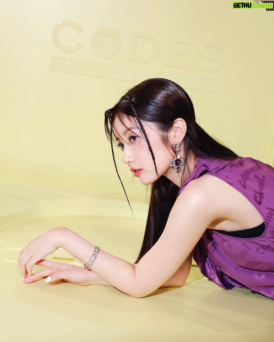 Jessica Chan Yee Chun Instagram - Don’t ask yourself if a colour is pretty. Ask if it is different. Explore the importance of colour in the CHANEL Beauty universe. CHANEL Codes Couluer pop-up, opens from today until 12 August at Capitol Centre in Causeway Bay. @CHANEL.BEAUTY #CODESCOULEUR #CHANELMakeup