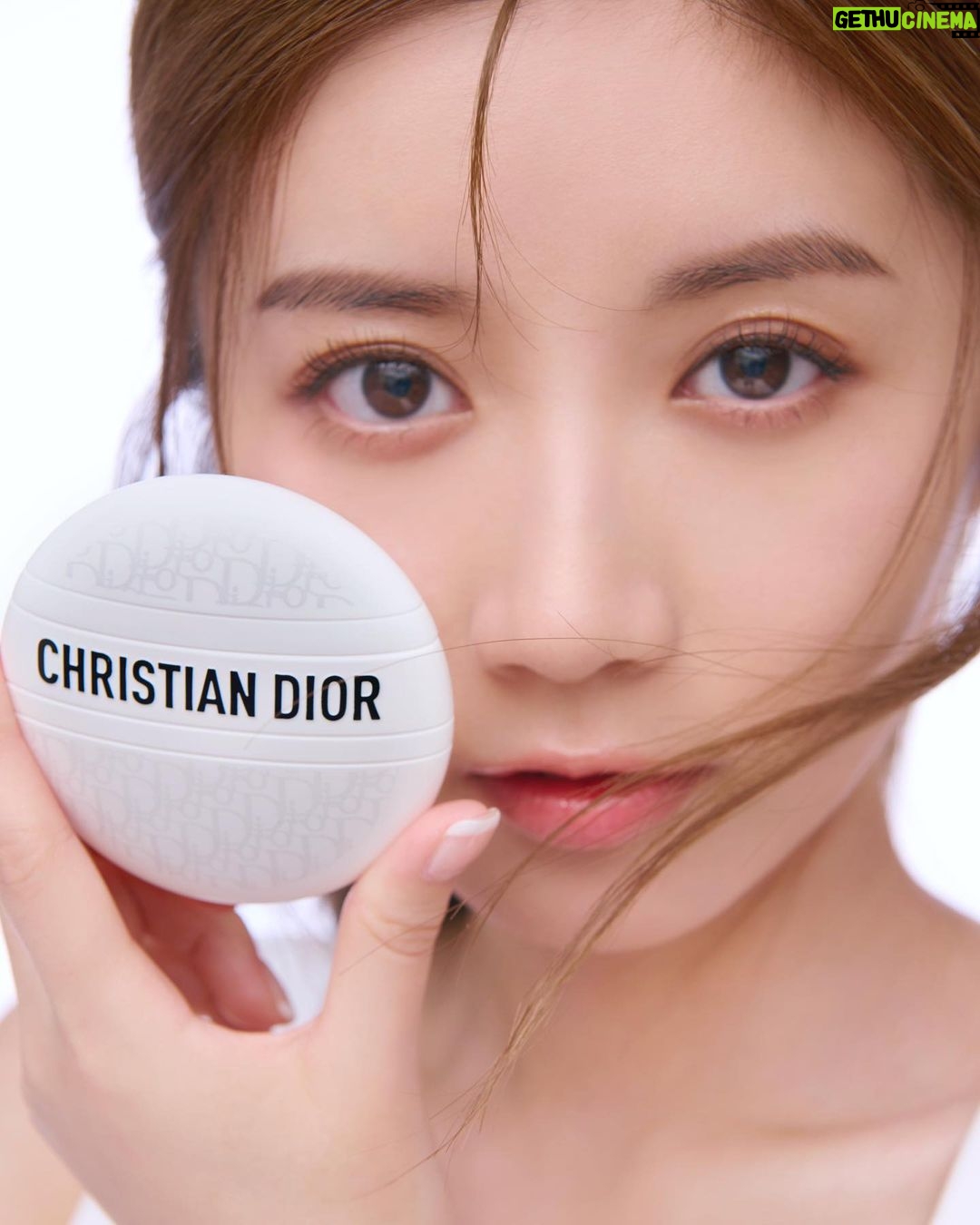 Jessica Chan Yee Chun Instagram - @diorbeauty Le Baume, the perfect all-in-one solution for hydrating and repairing lips, nails, hands and décolleté. On any occasion, it would be a great quick little multi-use moisturizer to toss in your bag🤍 Get yours from Dior Beauty Online Boutique! Don’t forget to add my exclusive code “CaCare” to enjoy extra gift! #DiorBeauty #DiorLeBaume #TimeToPlay #DiorBeautyLovers