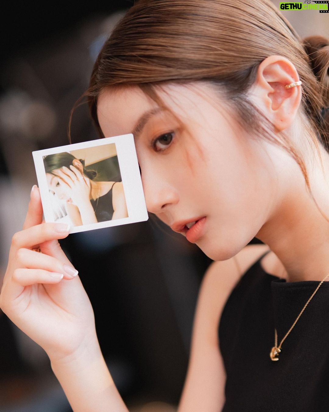 Jessica Chan Yee Chun Instagram - I like the way how tiny piece jewlery shining through the dark. Wearing only what I love and staying true to myself. I am having a crush with Coco Crush. #COCOCRUSH #CHANELFINEJEWELRY @chanelofficial