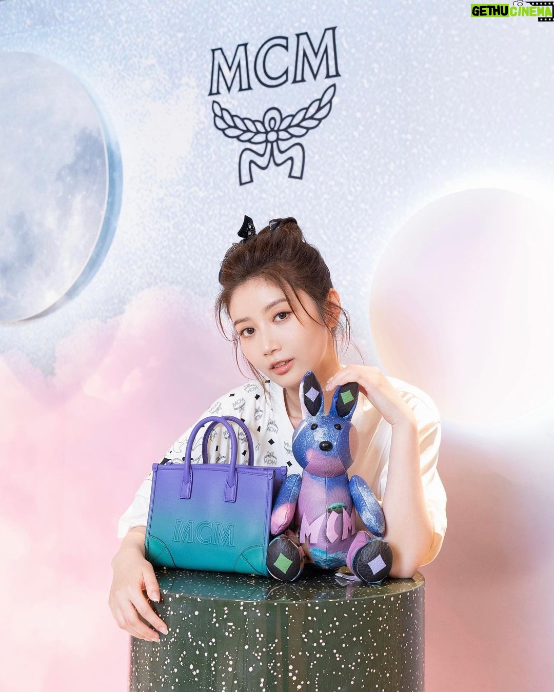 Jessica Chan Yee Chun Instagram - Paisley print is the key @mcmworldwide AW23 #mcmworldwide