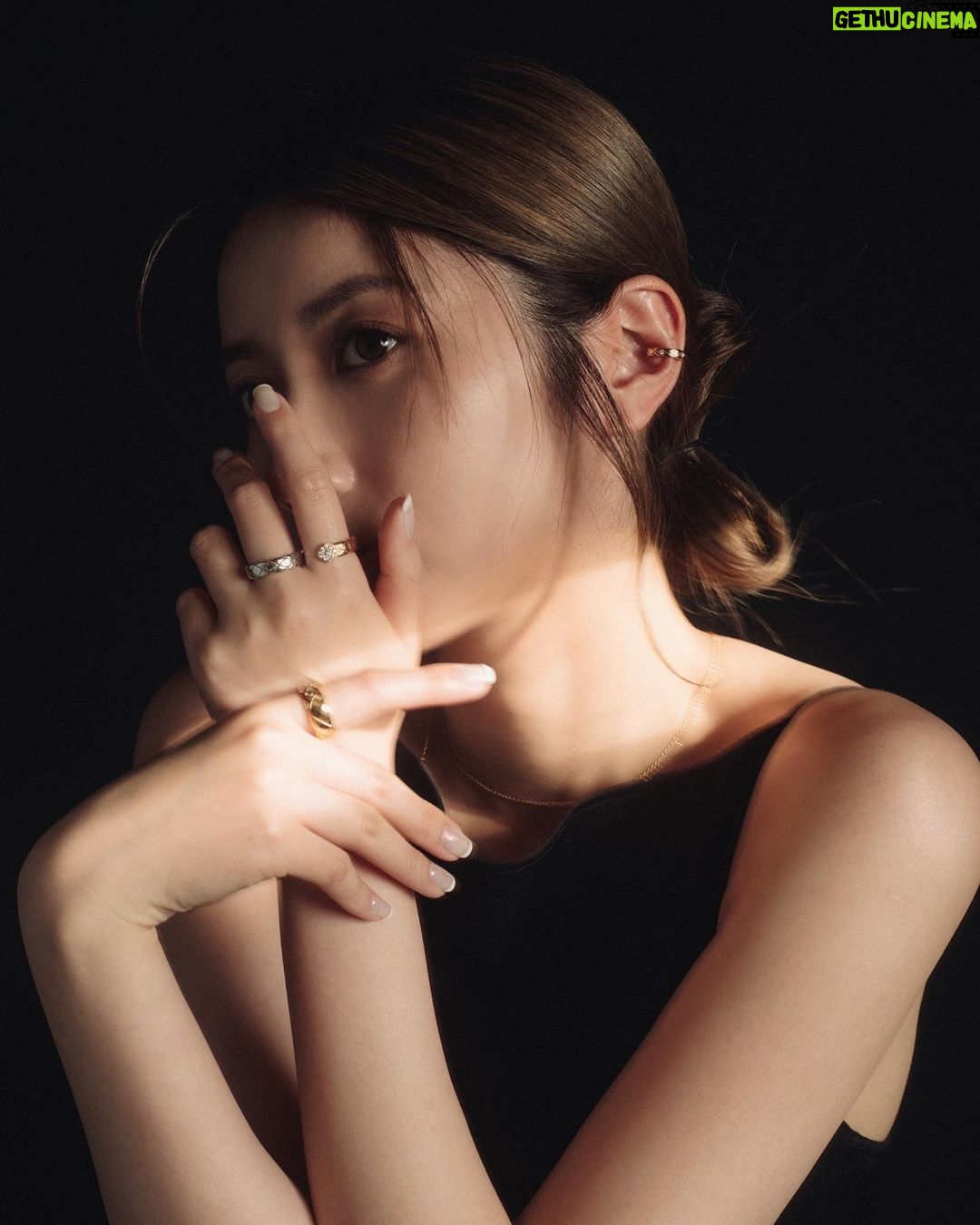 Jessica Chan Yee Chun Instagram - I like the way how tiny piece jewlery shining through the dark. Wearing only what I love and staying true to myself. I am having a crush with Coco Crush. #COCOCRUSH #CHANELFINEJEWELRY @chanelofficial