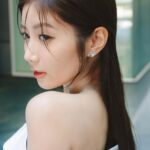 Jessica Chan Yee Chun Instagram - Love is the affinity which links and draws together the elements of the world. The new @PeoniaDiamond Affinity collection, the ribbon twist design symbolizes your precious connection with your beloved, best gift idea for lover. #PeoniaDiamond #AffinityCollection