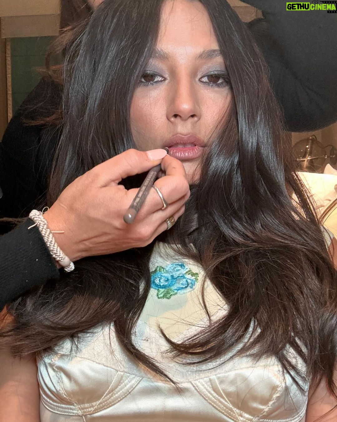Jessica Gomes Instagram - Thank you Tory Burch for having me at your Sublime show. One of the best soundtracks to a fashion show I’ve ever heard! @toryburch #ToryBurchFW24 #ToryBurch New York Public Library