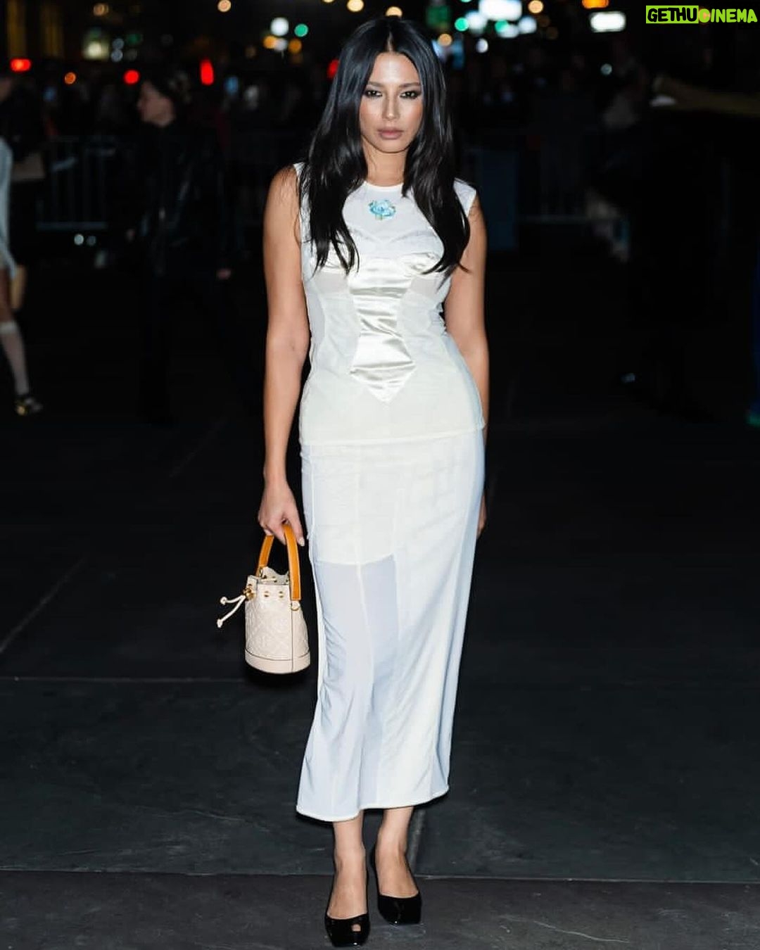 Jessica Gomes Instagram - Thank you Tory Burch for having me at your Sublime show. One of the best soundtracks to a fashion show I’ve ever heard! @toryburch #ToryBurchFW24 #ToryBurch New York Public Library