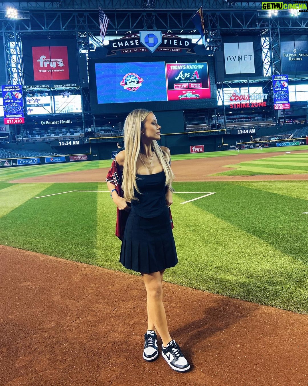 Jessica Lord Instagram - out of your league ⚾️ Phoenix, Arizona