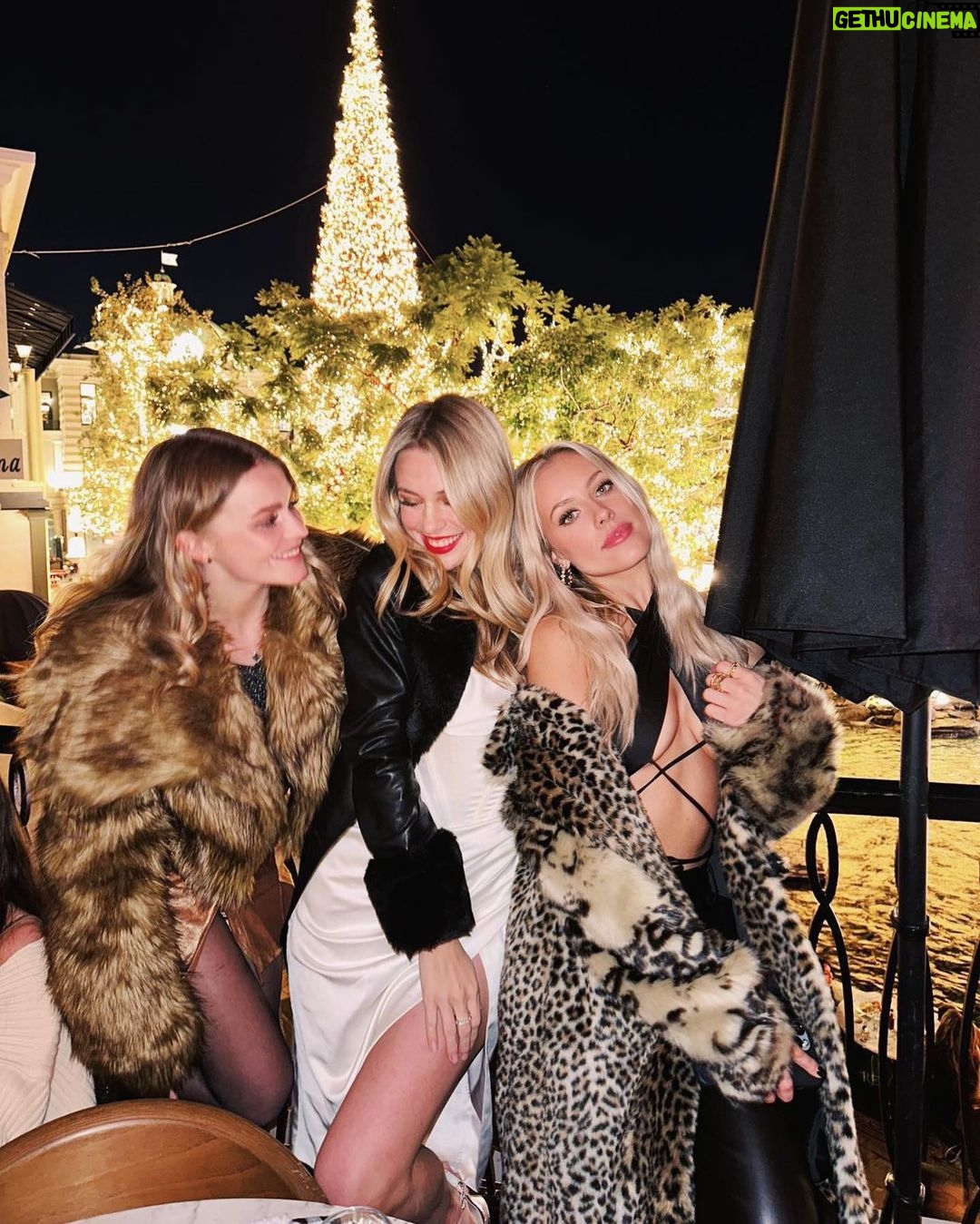 Jessica Lord Instagram - all fun and games til Santa checks the naughty list 🤪
