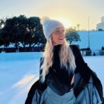 Jessica Lord Instagram - have an ice day ❄️ @merrell Ice-Skating