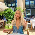 Jessica Lord Instagram - Happy Friday 💙