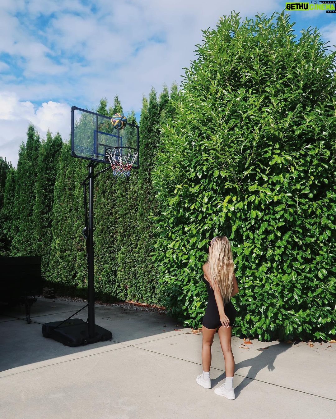 Jessica Lord Instagram - home 🤍 Sunshine Coast BC Canada