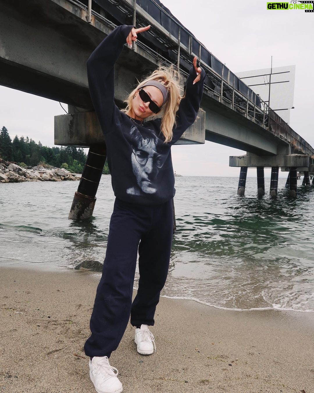 Jessica Lord Instagram - home 🤍 Sunshine Coast BC Canada