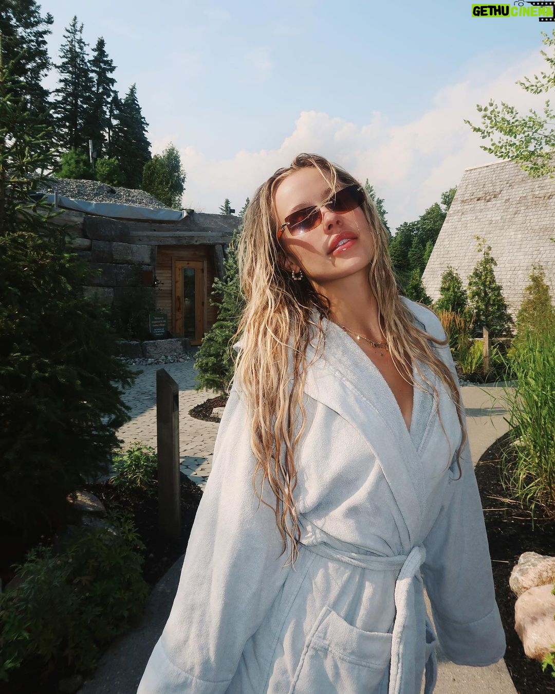 Jessica Lord - 21.7K Likes - out of service 📞
•
@thermeawhitby
