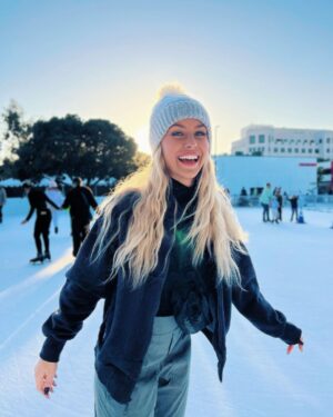 Jessica Lord Instagram - have an ice day ❄️ @merrell