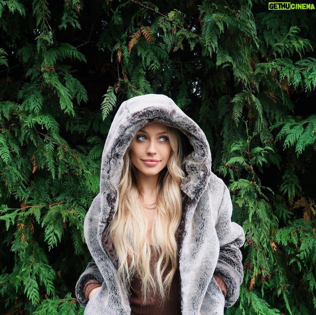 Jessica Lord Instagram - no place like home x🌲 Sunshine Coast BC Canada