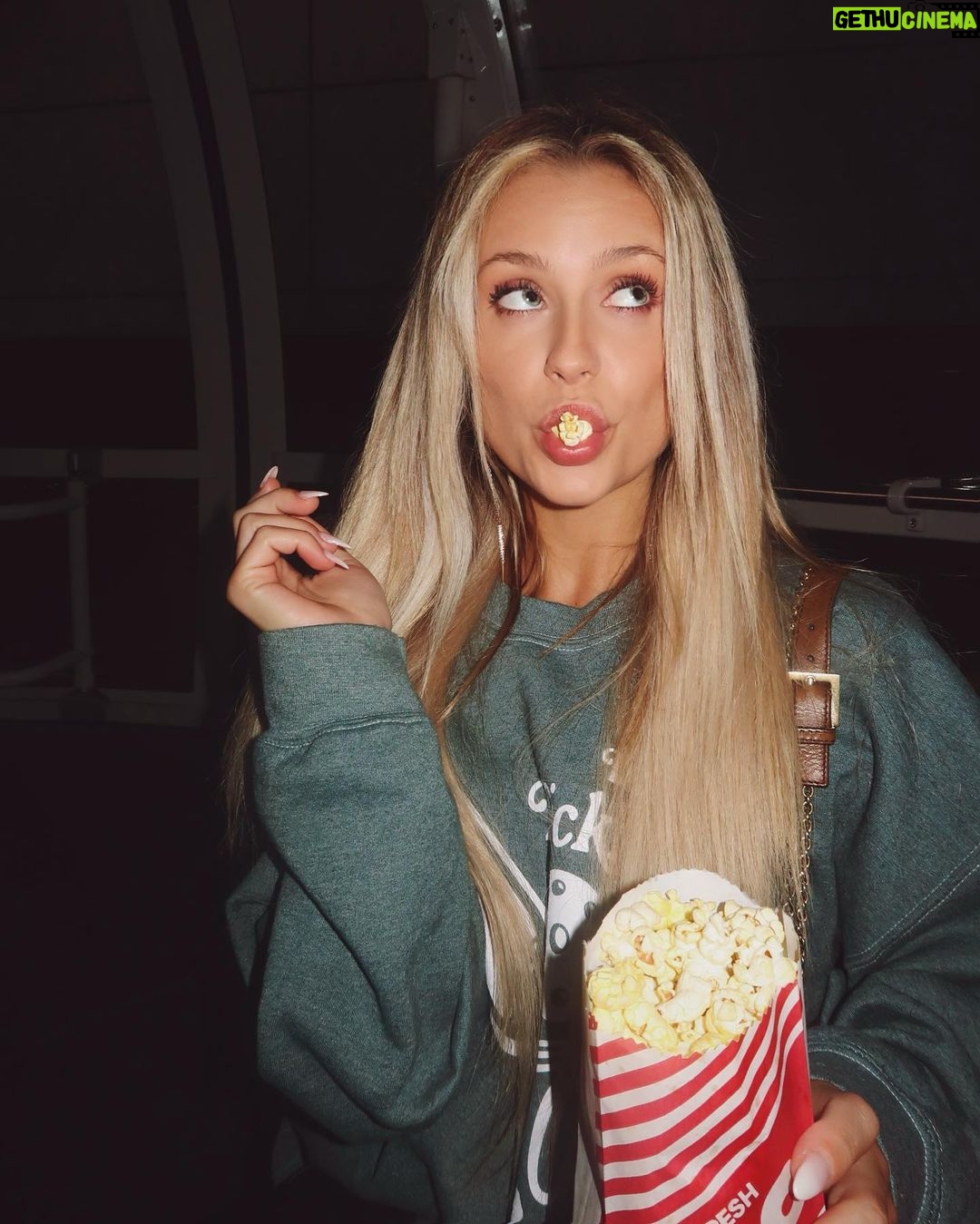 Jessica Lord Instagram - what’s poppin? 🍿