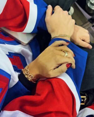 Jessica Lord Instagram - scored myself a pretty good one 🏒