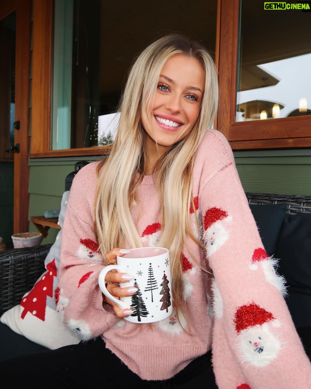 Jessica Lord - 21.7K Likes - Santa’s faves x