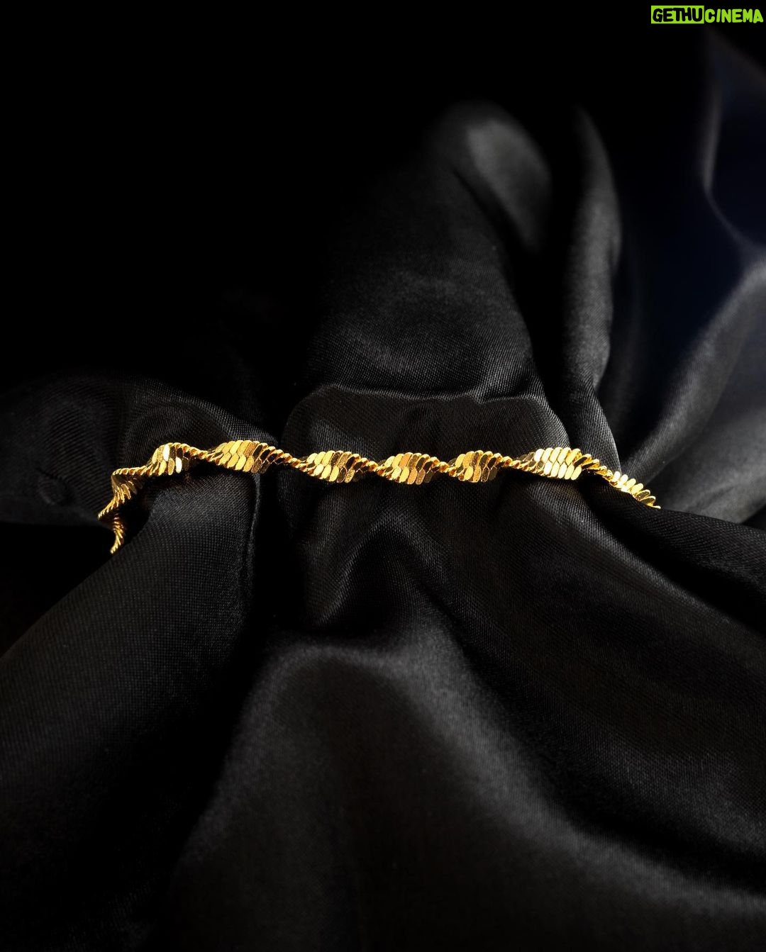 Jessica Lord Instagram - Introducing the JULIE. Our most dainty and delicate piece, this twisted chain necklace is an embodiment of life’s twists and turns, symbolizing the interconnectedness of our experiences and the intricate yet often unseen connections that bind us all. Create a seamless ensemble suitable for any occasion and pair with our NICOLE bracelet and LAUREN ring. These pieces and their unique, yet simple, textures are a testament to the timeless beauty of simplicity. Head to bizouxx.com to secure your pieces in time for the holidays! X @shopbizouxx