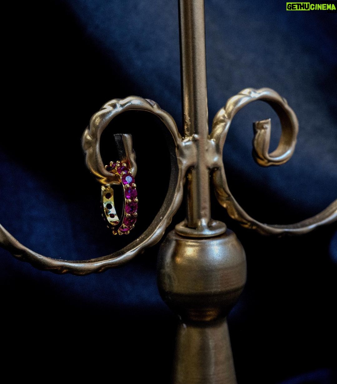 Jessica Lord Instagram - Introducing the JOCELYN. Perfect for the holidays, our cherry wine red stone bangle, with its bold hue and 18k gold plating, is a declaration of strength and passion. It’s a piece that resonates with the fire within every woman. Pair with our matching CEILIDH ring for the ultimate celebration of passion, sensuality, and the wild nature of a fiery spirit. These pieces complement each other flawlessly or serve as individual statement pieces, adding a touch of vibrant color to spice up your life. Don’t miss out on the captivating Jocelyn and Ceilidh pieces, waiting for you at Bizouxx.com 🖤