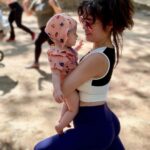 Jessica Lu Instagram - I worked out one time this week and if I don’t document it then I have to document eating Everest’s entire smash cake by myself. (No regrets!) Thank you to @fit4mom_westhollywood and @lovebugandmemusic for hosting such a fun event! And also thank you to me for the genius idea to do squats every time I brush my teeth because the real MVP in this photo is my ass wow look at it it’s doing the schwoop thing 😂 also not Evy waving to LaoLao 🥹 Griffith Park