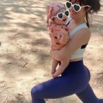 Jessica Lu Instagram - I worked out one time this week and if I don’t document it then I have to document eating Everest’s entire smash cake by myself. (No regrets!) Thank you to @fit4mom_westhollywood and @lovebugandmemusic for hosting such a fun event! And also thank you to me for the genius idea to do squats every time I brush my teeth because the real MVP in this photo is my ass wow look at it it’s doing the schwoop thing 😂 also not Evy waving to LaoLao 🥹 Griffith Park