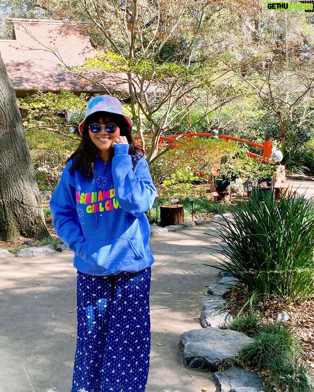 Jessica Lu Instagram - does this count as exercise Iām need the self-care š
āš¼āļø