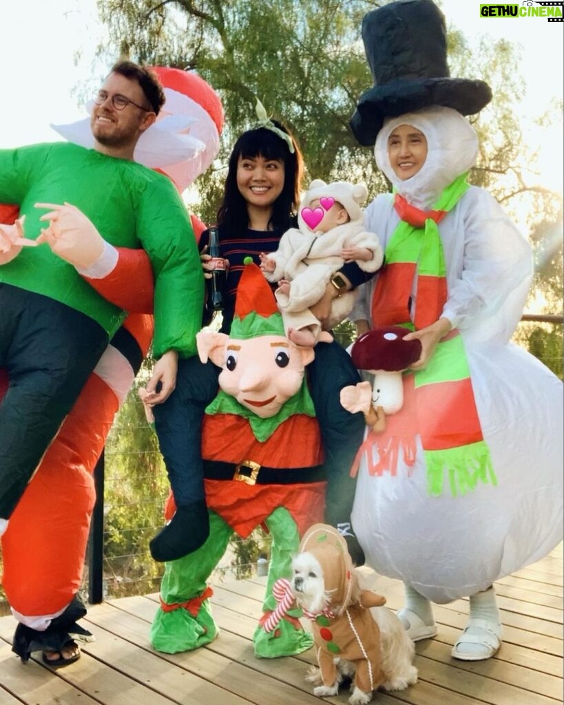 Jessica Lu Instagram - evy’s 1st christmas + holiday card experience 🎄