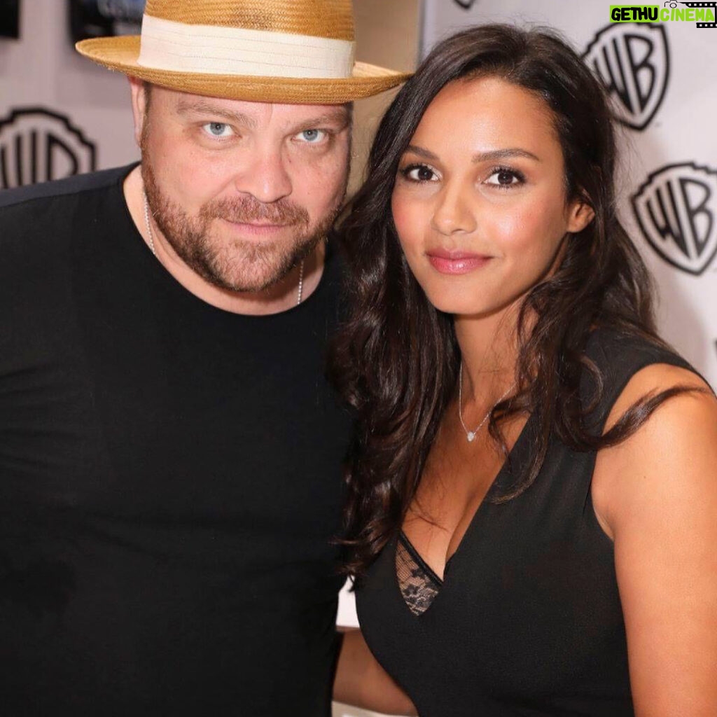 Jessica Lucas Instagram - Thank you @warnerbrostv for another amazing #sdcc! I couldn't love this group of people more ❤️#gothamseason4 Comic-Con International at San Diego Convention Center
