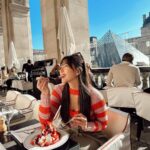 Jessica Mila Instagram - Throwing it back to the charm of Parisian days 🤍