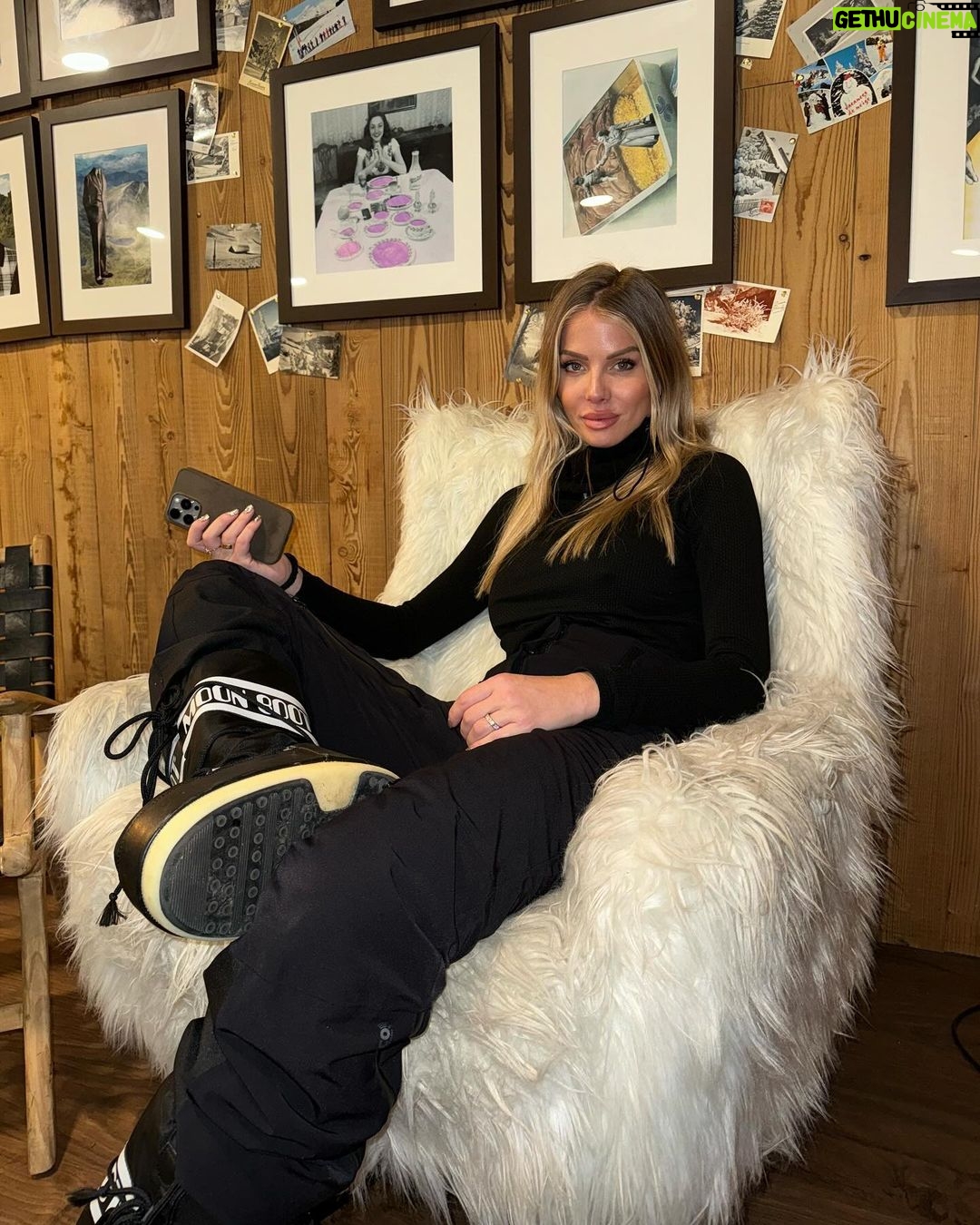 Jessica Thivenin Instagram - Petit séjour à Courchevel pour nos 5 ans de mariage ♥️❄️ @ecrinblanccourchevel Collaboration commerciale Ecrin Blanc Courchevel