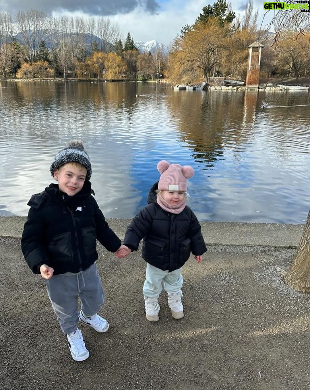 Jessica Thivenin Instagram - Petit souvenirs de nos vacances à Font Romeu station familiale avec des habitants hyper adorable, c’était incroyable les enfants ce sont régalés ♥️ Merci @legrizzlyluxelocation (Collaboration commerciale) Font-Romeu