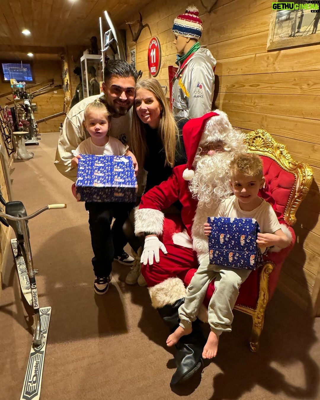 Jessica Thivenin Instagram - Petit souvenirs de nos vacances à Font Romeu station familiale avec des habitants hyper adorable, c’était incroyable les enfants ce sont régalés ♥️ Merci @legrizzlyluxelocation (Collaboration commerciale) Font-Romeu