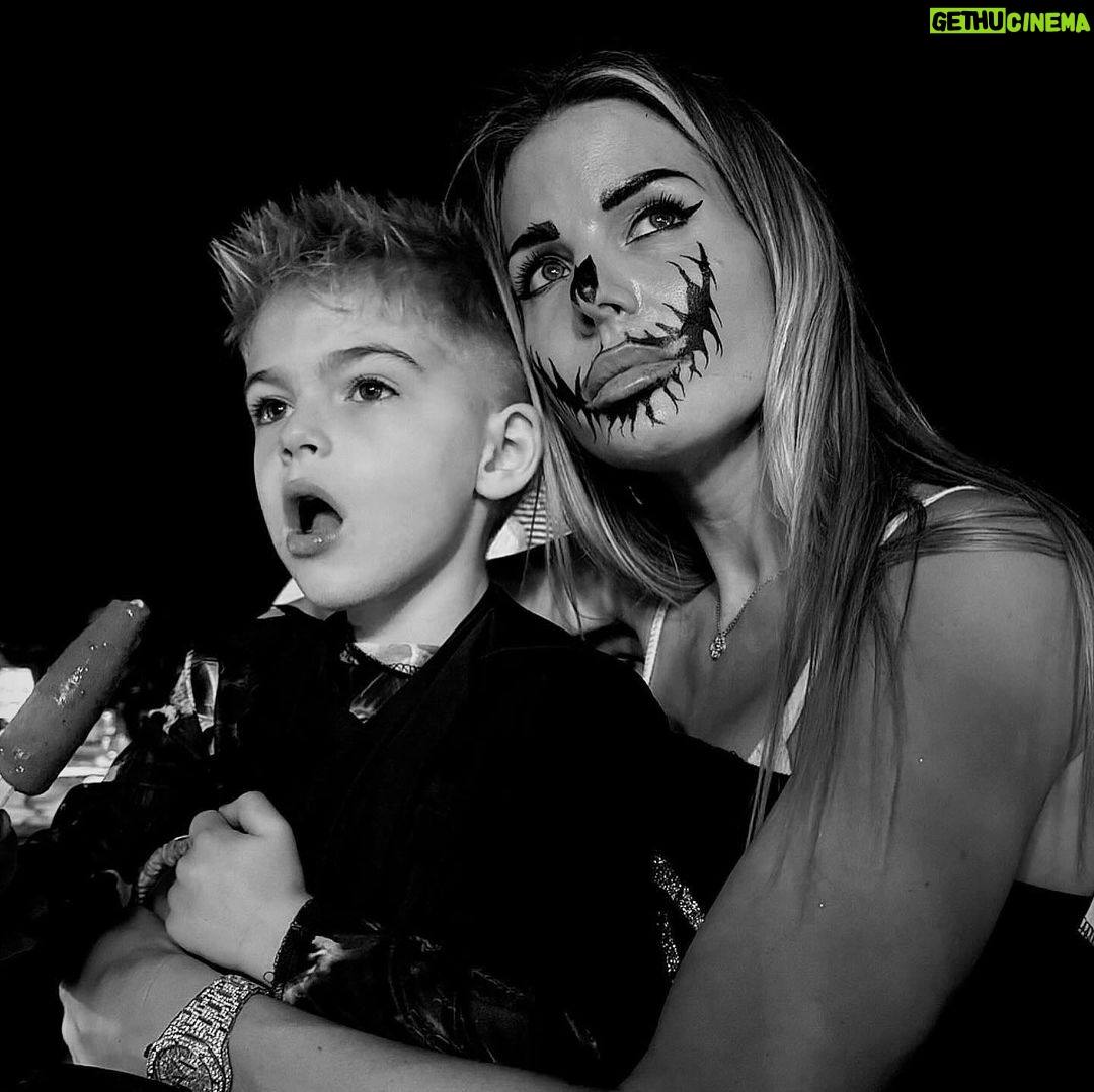 Jessica Thivenin Instagram - H 👻 L L 🎃W E E N “2023” Dubai, United Arab Emirates