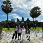 Jessica Thivenin Instagram - Je suis tellement reconnaissante d’avoir été au Cambodge, et d’avoir pu mener avec moi ma famille pour partager ces moments privilégiés avec eux et me remplir ma tête de souvenirs . Je suis contente d’avoir pu être en contact avec cette culture ce peuple, incroyable gentil et accueillant, je suis reconnaissante de ma vie et de pouvoir me rendre compte de la chance que j’ai, d’avoir ma famille en bonne santé, d’avoir des jambes des bras de respirer tout simplement, d’avoir un toit sur la tête , des fenêtres un lit … Pour tout ça merci la vie !… 🙏🏻🍀 Cambodia, Siem Reap