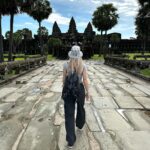 Jessica Thivenin Instagram - Je suis tellement reconnaissante d’avoir été au Cambodge, et d’avoir pu mener avec moi ma famille pour partager ces moments privilégiés avec eux et me remplir ma tête de souvenirs . Je suis contente d’avoir pu être en contact avec cette culture ce peuple, incroyable gentil et accueillant, je suis reconnaissante de ma vie et de pouvoir me rendre compte de la chance que j’ai, d’avoir ma famille en bonne santé, d’avoir des jambes des bras de respirer tout simplement, d’avoir un toit sur la tête , des fenêtres un lit … Pour tout ça merci la vie !… 🙏🏻🍀 Cambodia, Siem Reap