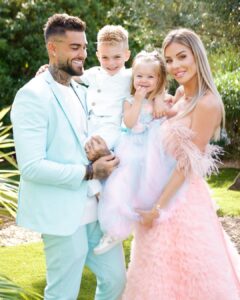 Jessica Thivenin Instagram - 30.07.2023 Baptême Maylone & Leewane 💕 📸 @fannie_gortazar