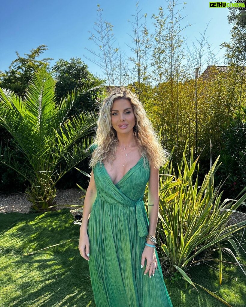 Jessica Thivenin Instagram - 🍀 GREEN, my favorite color ! 💚 Et vous ?