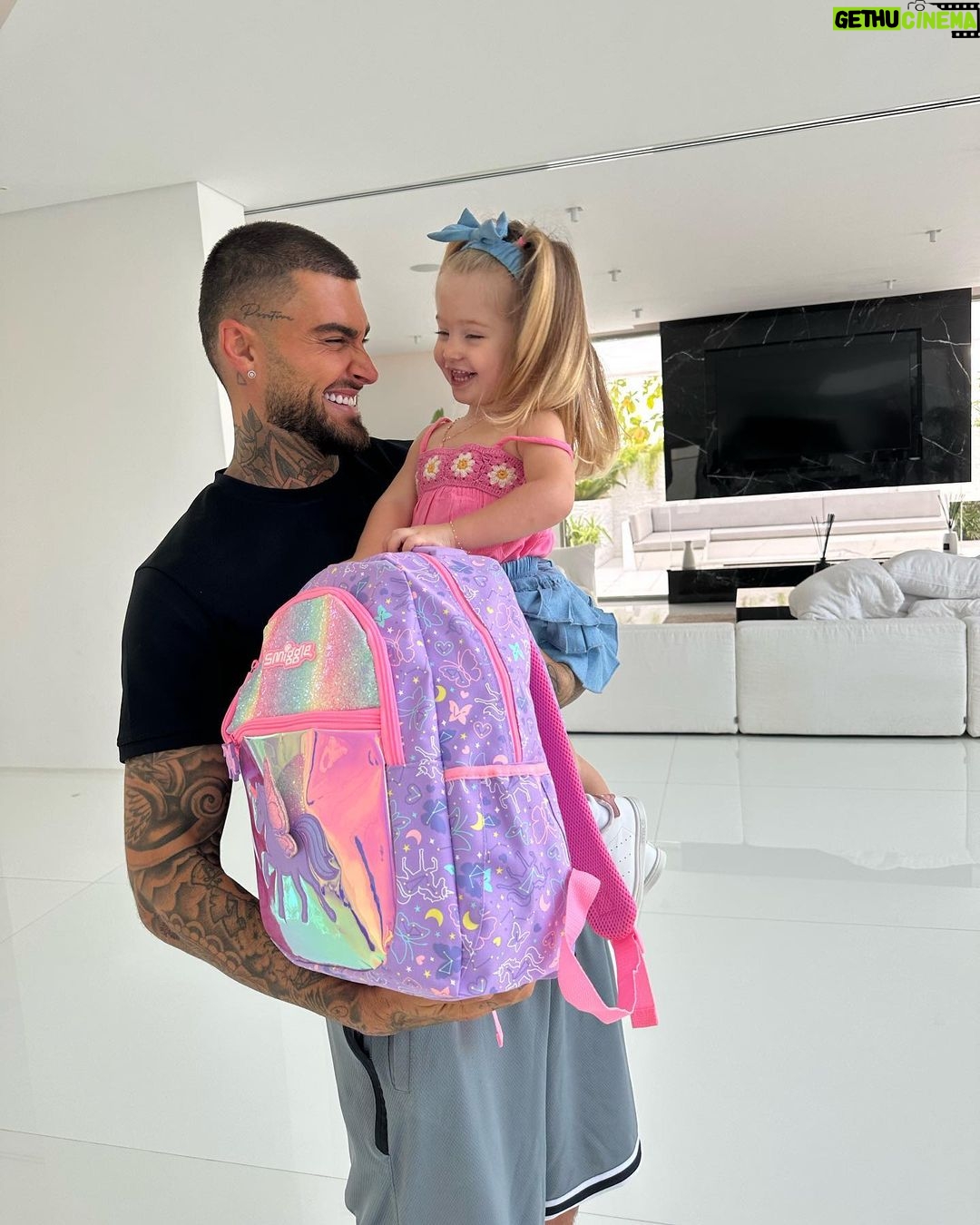Jessica Thivenin Instagram - Aujourd’hui c’est la rentrée à la nursery pour Leewane, la seconde et dernière année 🩷☺️
