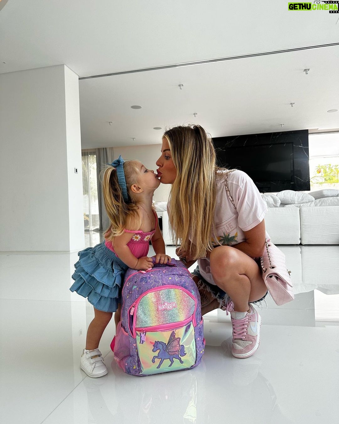 Jessica Thivenin Instagram - Aujourd’hui c’est la rentrée à la nursery pour Leewane, la seconde et dernière année 🩷☺️