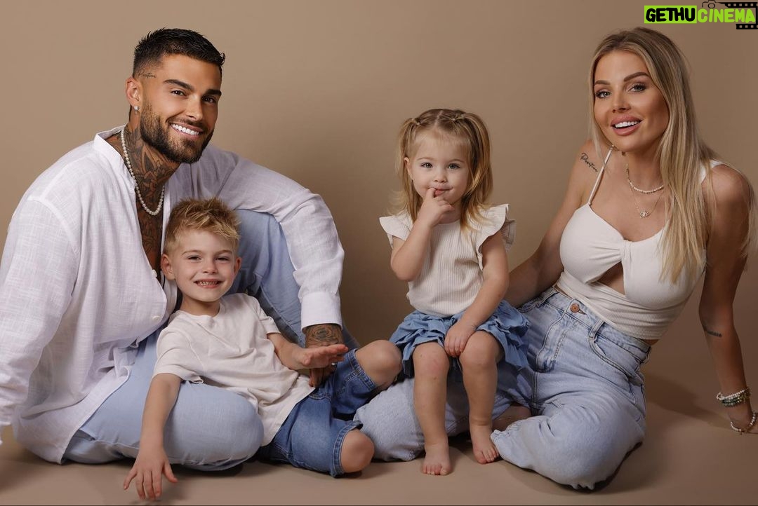 Jessica Thivenin - 293K Likes - Family 🤍
Help ! On sait pas laquelle encadrer?! 1,2,3,4?