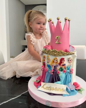Jessica Thivenin Instagram - 2 ans aujourd’hui joyeux anniversaire à notre princesse Leewane 👑💕