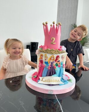 Jessica Thivenin Instagram - 2 ans aujourd’hui joyeux anniversaire à notre princesse Leewane 👑💕